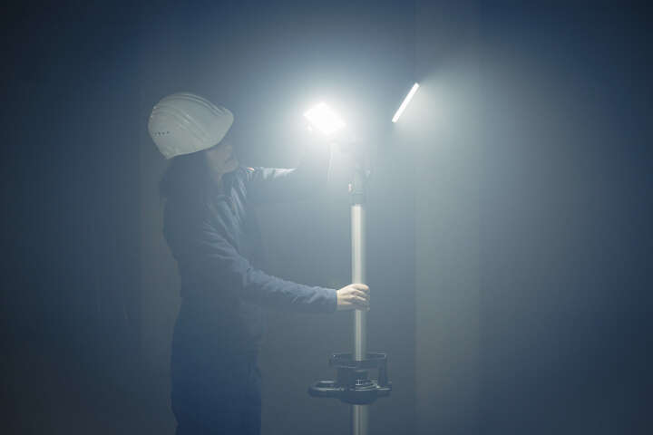 brennenstuhl Professional LED Baustrahler Dreikopf mit Stativ 13050